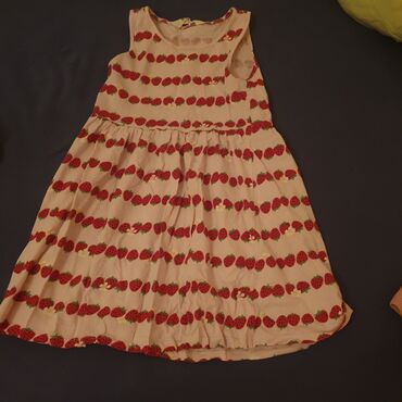 Haljine: Haljine vekicine 122 minni je 116 i njena cena je 500 din — 11