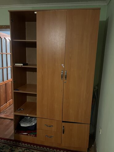 шкаф стол и кровать: Отдам даром шкаф, самовывоз, ул Турусбекова 41 (5 этаж)