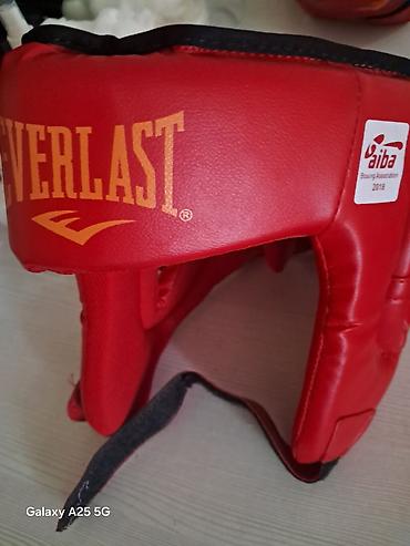 vele: Everlast boks baş qoruyucusu - Rəng: qırmızı - Ölçü: L - Üstündə AIBA — 1