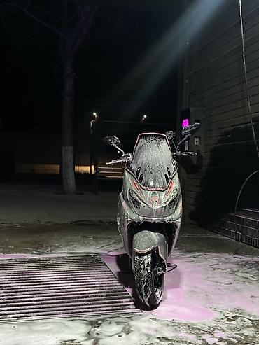 vt 1300: Скутер в спортивном стиле Spirit Beast. Эффектная модель в сером — 2