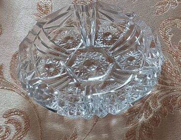 Meyvə qabları: Qədimi xrustal kül qabı
