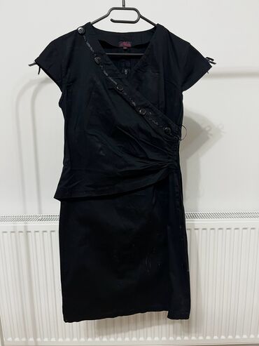 haljine asimetričnog kroja: M (EU 38), bоја - Crna, Drugi stil, Kratkih rukava