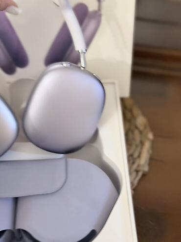 Masaüstü kompüterlər və komponentlər: Məhsul: Apple AirPods Max (bənövşəyi/gümüş tonları) Təsvir: - Yüksək — 3
