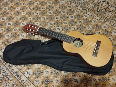 гитара продаю: Гиталеле Yamaha GL1 в отличном состоянии продаю