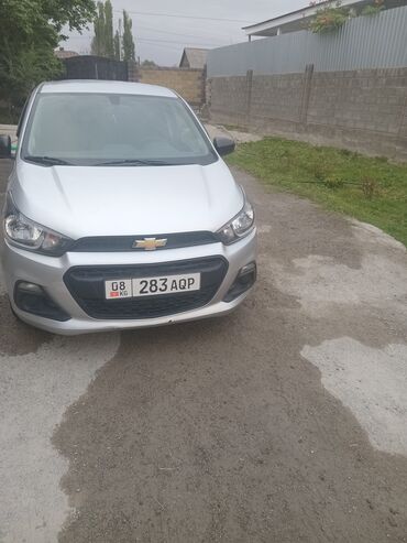 опель внедорожник: Серебристый хэтчбек Chevrolet Spark с пятидверным кузовом, идеально