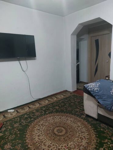 Продажа домов: Продаю дом с мебелью, двор на 2 машины, участок 8 соток. Внутри дома — 2