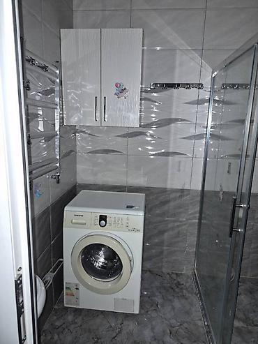 Uzunmüddətli kirayə mənzillər: Mənzil 12 mərtəbəli binanın 3 cü mərtəbəsində yerləşir. Yeni binadır — 1