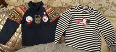 свитер на ребенка: Продам б/у теплые кофточки возраст на 3-5 лет в зависимости от