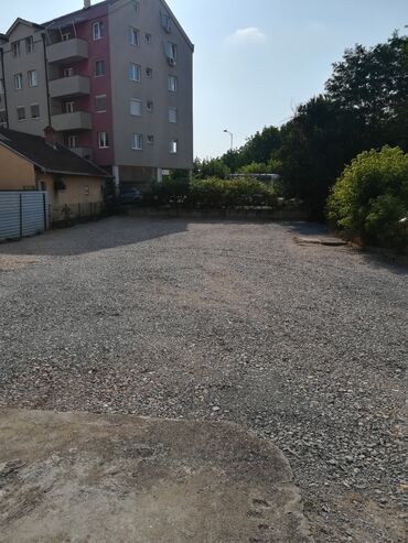 Garaže: Izdajem parking mesta u Obrenovcu