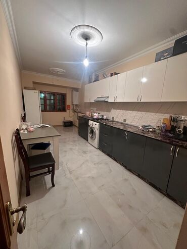absheron city mtk: Xirdalanda parkin duz qarsisinda 4 otaqli.5 mertebenin 5 ci
