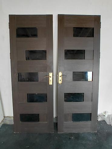 Qapılar – 2 ədəd, şüşəli dizayn - Material: MDF/Laminat örtüklü taxta
