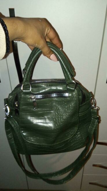 kivi zelena haljina: Na prodaju zelena torbica