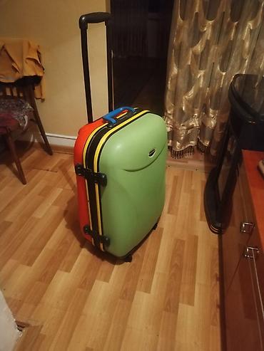 2 el scooter: Rəngli sərt korpuslu səyahət çamadanı - Korpus: sərt plastik (ABS — 2
