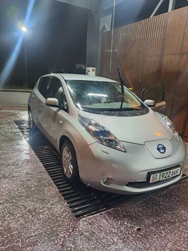 машина электронный: Nissan Leaf: 2012 г., Электромобиль, Хетчбек