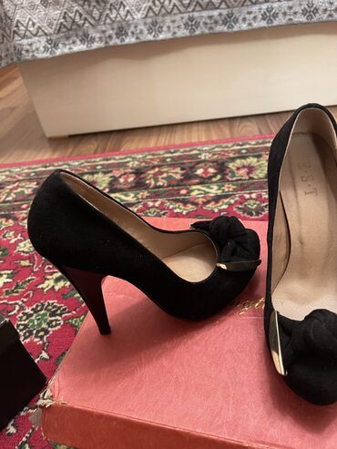 обувь женская 40: Туфли 33, цвет - Черный