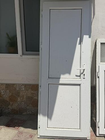 Qapılar və aksessuarlar: PVC qapı – ağ rəngli, panel tipli - Material: PVC/profil, iki panelli — 1