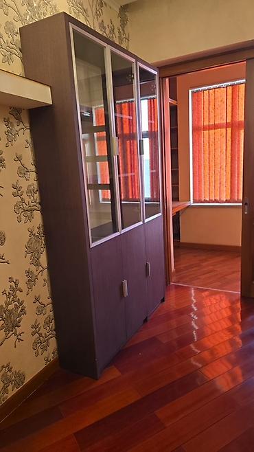 Шкаф-витрина для гостиной/кабинета - Материал: корпус из ЛДСП с at lalafo.kg Шкаф-витрина для гостиной/кабинета - Материал: корпус из ЛДСП с