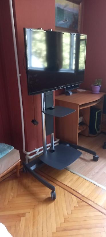 ТВ и видео: Samsung 40” LED televizor və təkərli TV altlığı satılır Samsung — 1