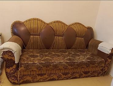 Kohne işlenmiş divan, temire ehtiyaci var