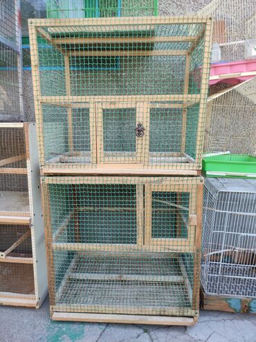 Зоотовары: Продам клетки для попугаев и поющих птиц. Недорого. Также есть