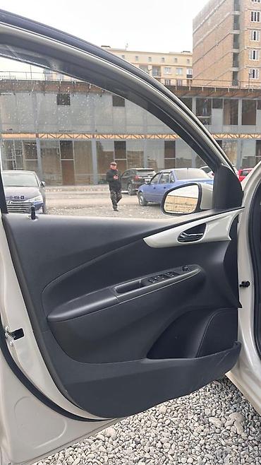 tesla 3: Chevrolet Spark: 2015 г., 1 л, Автомат, Бензин, Хэтчбэк — 7