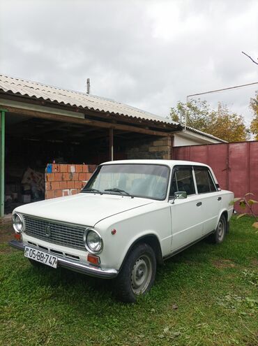 vaz 21 011 kuzasi: VAZ (LADA) 2101: 1.6 l | 1975 il 400000 km Sedan