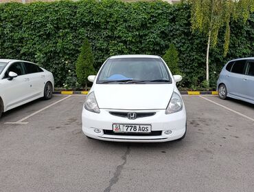 авто с последующим выкупом фит: Белый хэтчбек Honda Fit с пятью дверями и передним расположением
