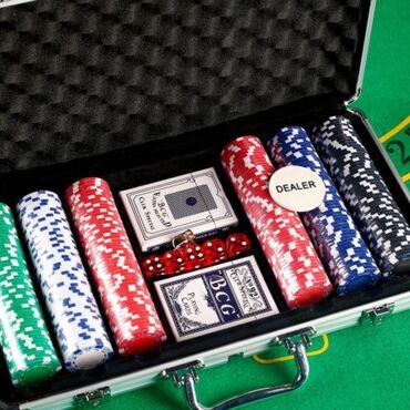 покер фишки: Набор для покера, в металлическом кейсе (карты 2 колоды, фишки 300 шт