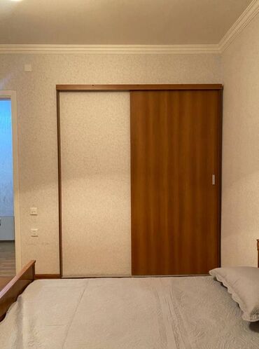 Uzunmüddətli kirayə mənzillər: Nərimanov rayonu,Nərimanov metrosunun çıxışındakı5 mərtəbəli binada — 10