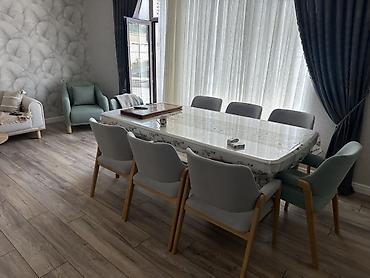 Masa və oturacaq dəstləri: Qonaq otağı üçün, İşlənmiş, Açılan, Dördbucaq masa, 8 stul — 8