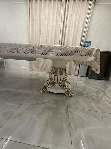 Столы для зала: Роскошный обеденный стол в классическом стиле. - Форма: прямоугольная — 12