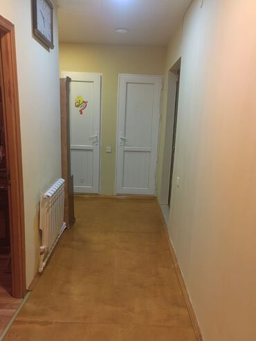 Uzunmüddətli kirayə mənzillər: 6ci mk 2otaqlı içi əşyalı ev kira verilir 380 AZN 5in 5ci mərtəbəsi — 13