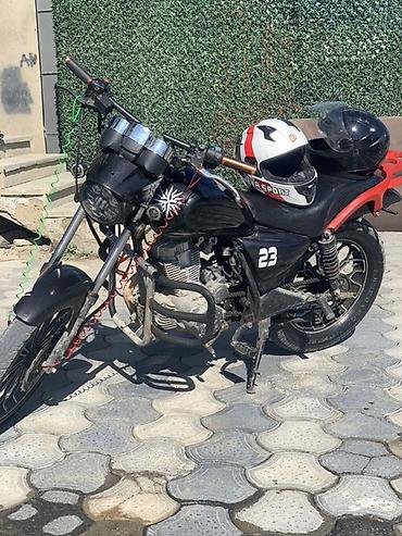 sky 49 moped: Motosiklet – kafe-reyser üslubunda kustom - Rəng: qara/qırmızı — 1