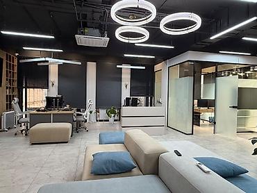 Коммерциялык мүлк: Ижарага Толугу менен кеңсе: 105 м², Бизнес борборунда, Ремонту менен, Унаа токтотуучу жай менен — 2
