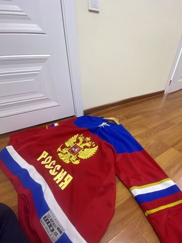 форма реал мадрида: Хоккейная джерси сборной России - Классический дизайн: красно‑синяя