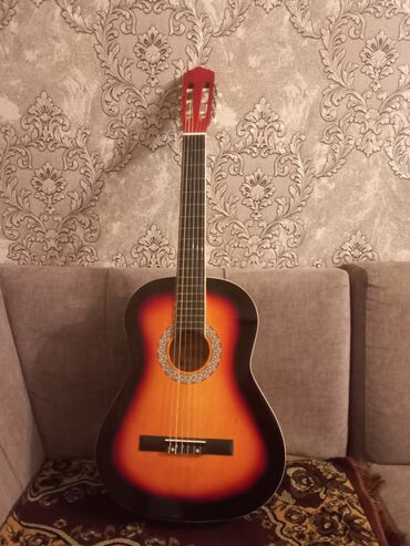 Klassik gitaralar: Klassik gitara, İşlənmiş, Pulsuz çatdırılma