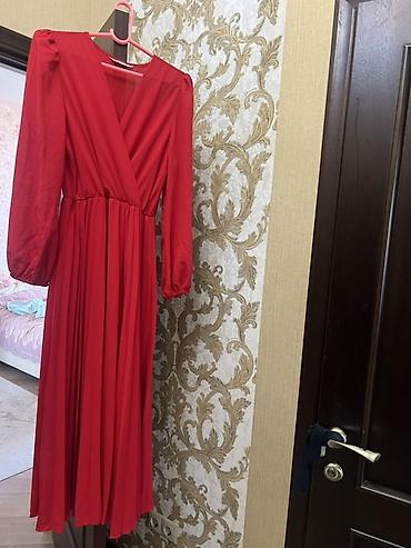 шифоновое: Платья женские (2 модели) 1) Красное платье-макси: - Длина: макси - — 1