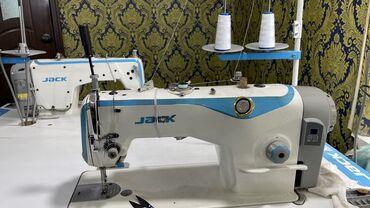 швейный оборудования: Швейная машина