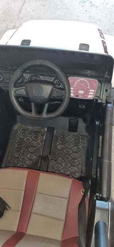 Yenidir alınıb istifadə olunmayıb hər funksiyası istəkdir blutusla