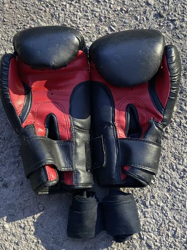 перчатки боксёрские: Боксёрский перчатки, кожанные, качественные, почти новый