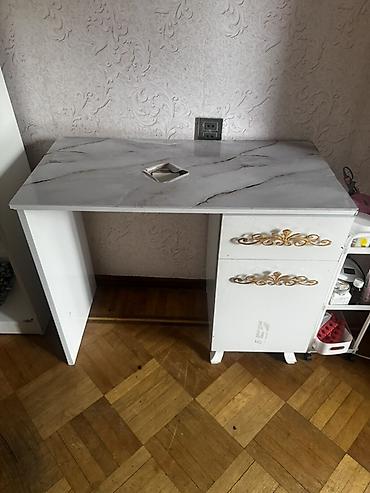 salon oturacaqlari: Düz masa, Siyirməli, Polkalı, Laminat, Kredit yoxdur — 1