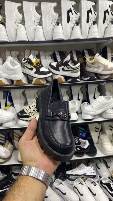 Ayaqqabılar: Məhsul: Kişi və qadın ayaqqabıları – gündəlik və stil kombinasiyası — 6