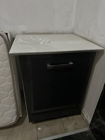 giris dolabi: Mətbəx dolabı – kompakt model - Ölçü: təxmini 60 sm en, 85 sm — 2
