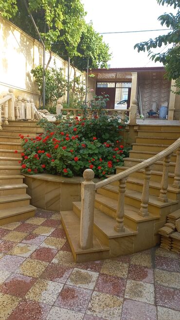 Həyət evləri və villaların satışı: Qaraçuxur qəs. 8 otaq, 220 kv. m, Kredit var, Orta təmir — 18