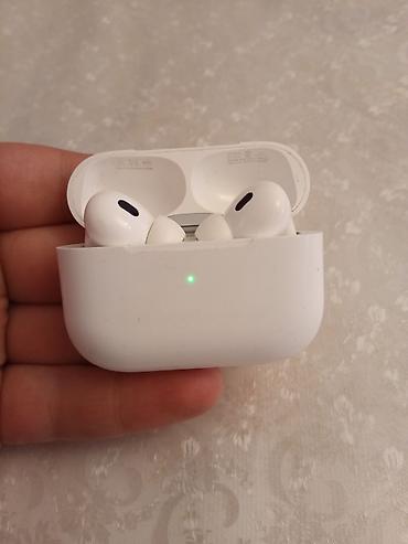 чехол airpods 2: İdeal vəziyyətdədir alandan kaburada işlənilib adaptrı və kaburası — 4