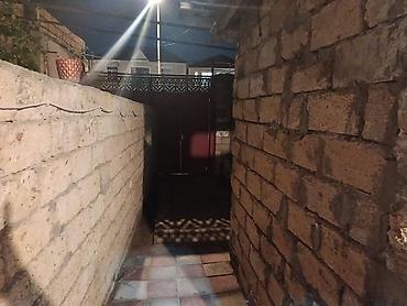 ev səkli: Kirayə verilir: həyət evi (1 otaq) Təsvir: - Həyət daxilində ayrıca — 3