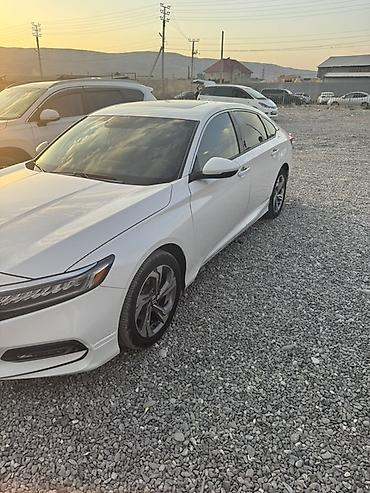 sprinter 4 4: Honda Accord: 2018 г., 1.5 л, Автомат, Бензин, Седан — 1