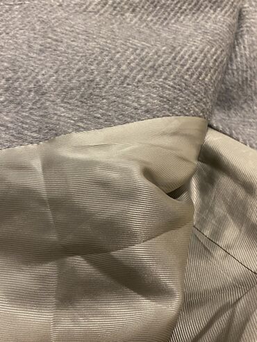 Paltolar: Mango palto. Boz rəng.3 dəfə geyilib.Çox gözəl,maraqlı və qeyri adi — 10