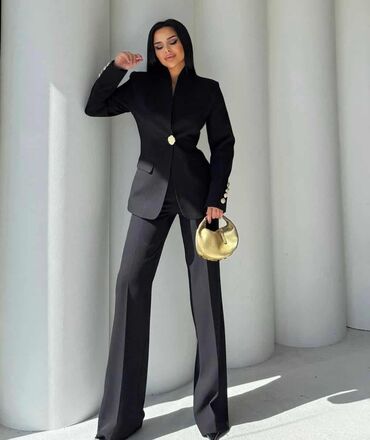 Kompleti: Komplet univerzalne velicine odgovara S M L XL Cena 4000 din — 10