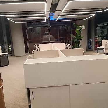 офисный уголок: Офисные рабочие места с перегородками и мебелью для open space — 1